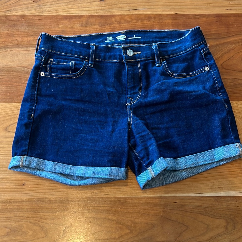 Old Navy Jean Mid Rise Shorts, Fitted, Stretchy, Rolled (Size 6)